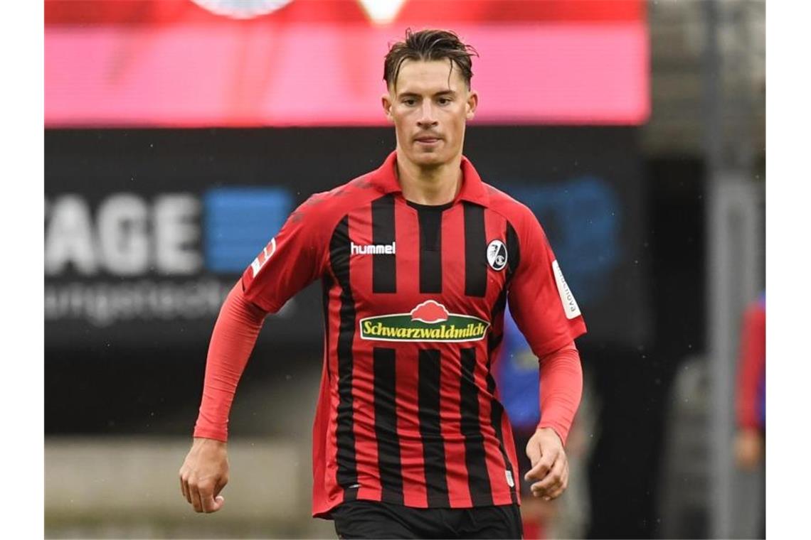 Freiburg: Waldschmidt-Verletzung „nervt wahnsinnig“ Robin Koch von Freiburg kontrolliert den Ball. Foto: Thomas Kienzle/AFP-Pool/dpa/Archivbild