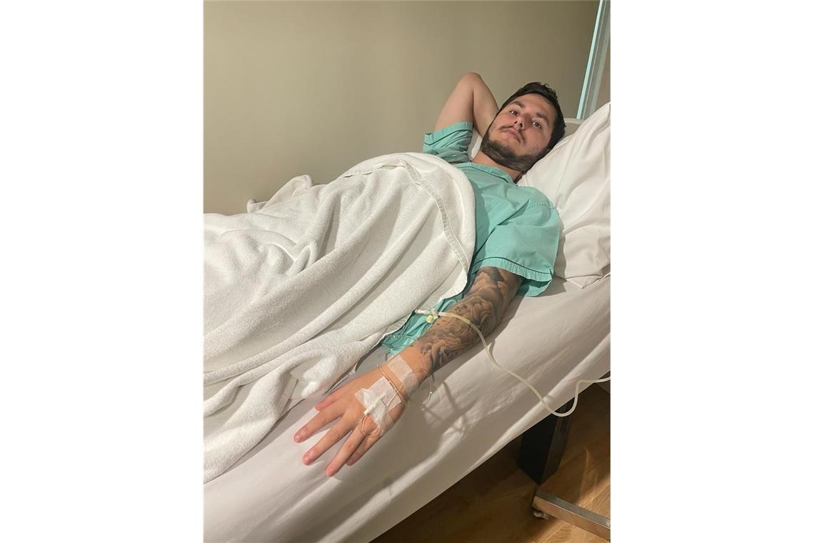 Tanzen für Robin Robin Schmetzer im März 2022 bei seiner Stammzellentherapie in Bangkok. Foto: privat