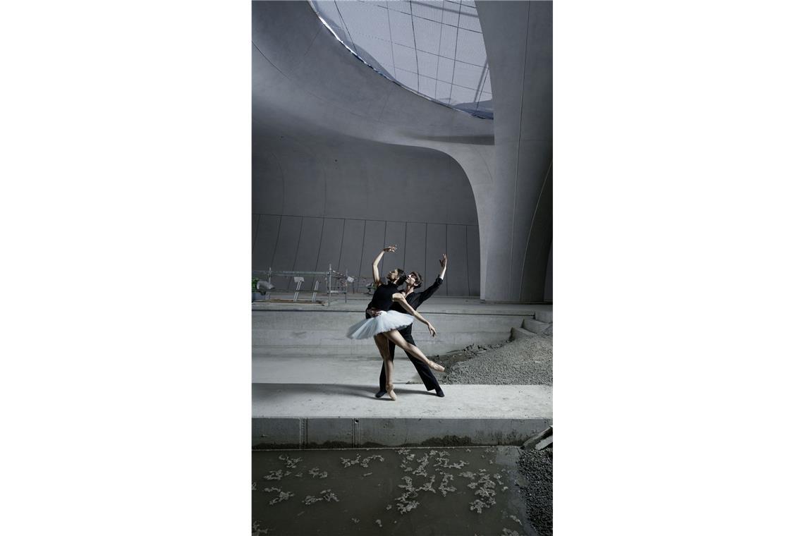 Ballett auf der S-21-Baustelle Rocio Aleman und Matteo Miccini