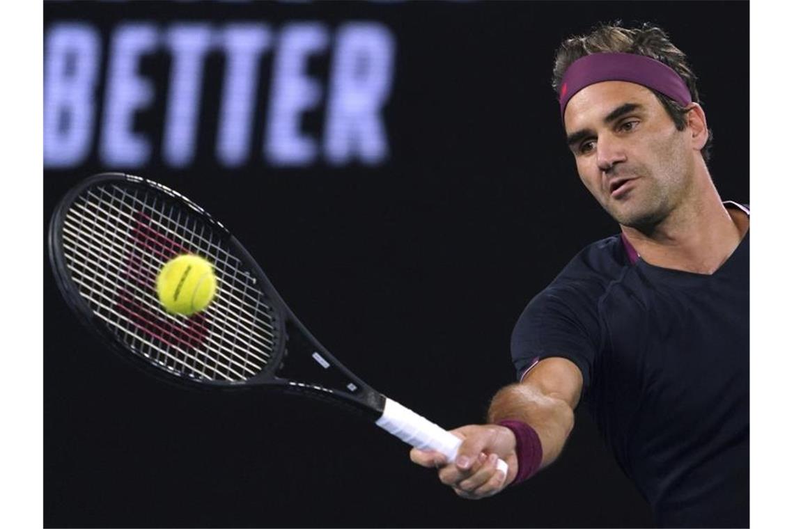 Roger Federer hat sich ins Achtelfinale der Australian Open gekämpft. Foto: Lee Jin-Man/AP/dpa