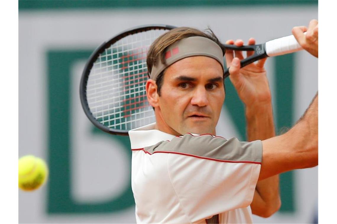 Roger Federer musste sich am Knie operieren lassen. Foto: Michel Euler/AP/dpa