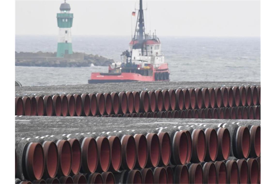 Rohre für Nord Stream 2 werden auf dem Gelände des Hafens Mukran auf Rügen gelagert. Foto: Stefan Sauer/dpa-Zentralbild/dpa