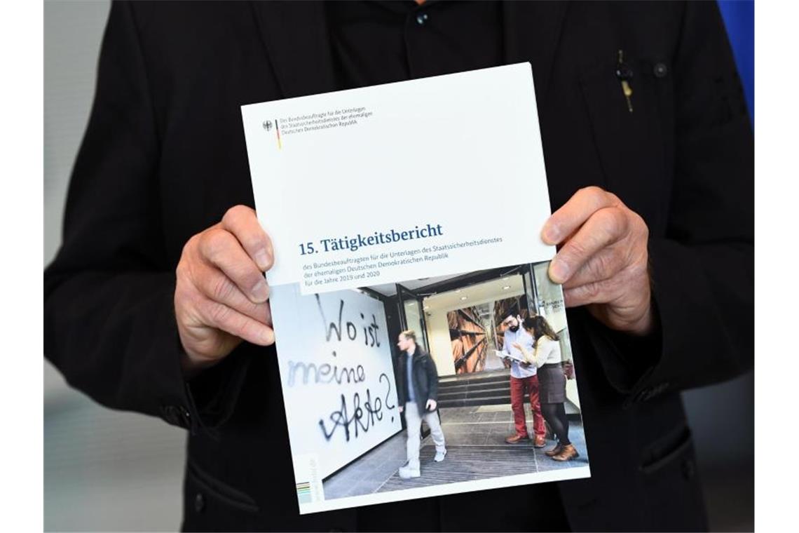 Roland Jahn hält den 15. und letzten Tätigkeitsbericht der Stasi-Unterlagen-Behörde. Foto: Annegret Hilse/Reuters/Pool/dpa