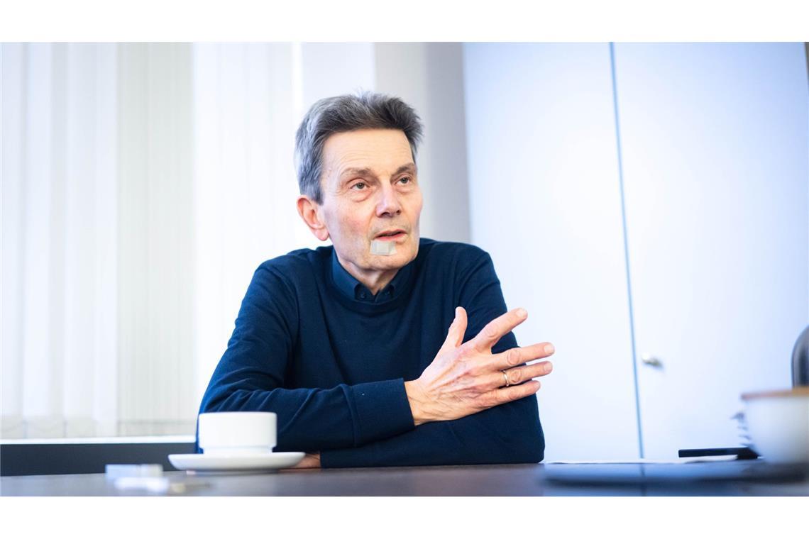 Mehrheit für neue Ukraine-Hilfe - Finanzierung umstritten Rolf Mützenich, Fraktionsvorsitzender der SPD. Die SPD will die Schuldenbremse aussetzen, um die Militärhilfe für die Ukraine zu finanzieren.