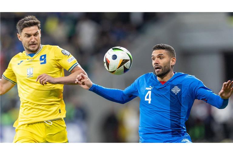 Roman Yaremchuk (Links) und die Ukraine setzen sich in den Playoffs gegen Victor Palsson und  Island durch.