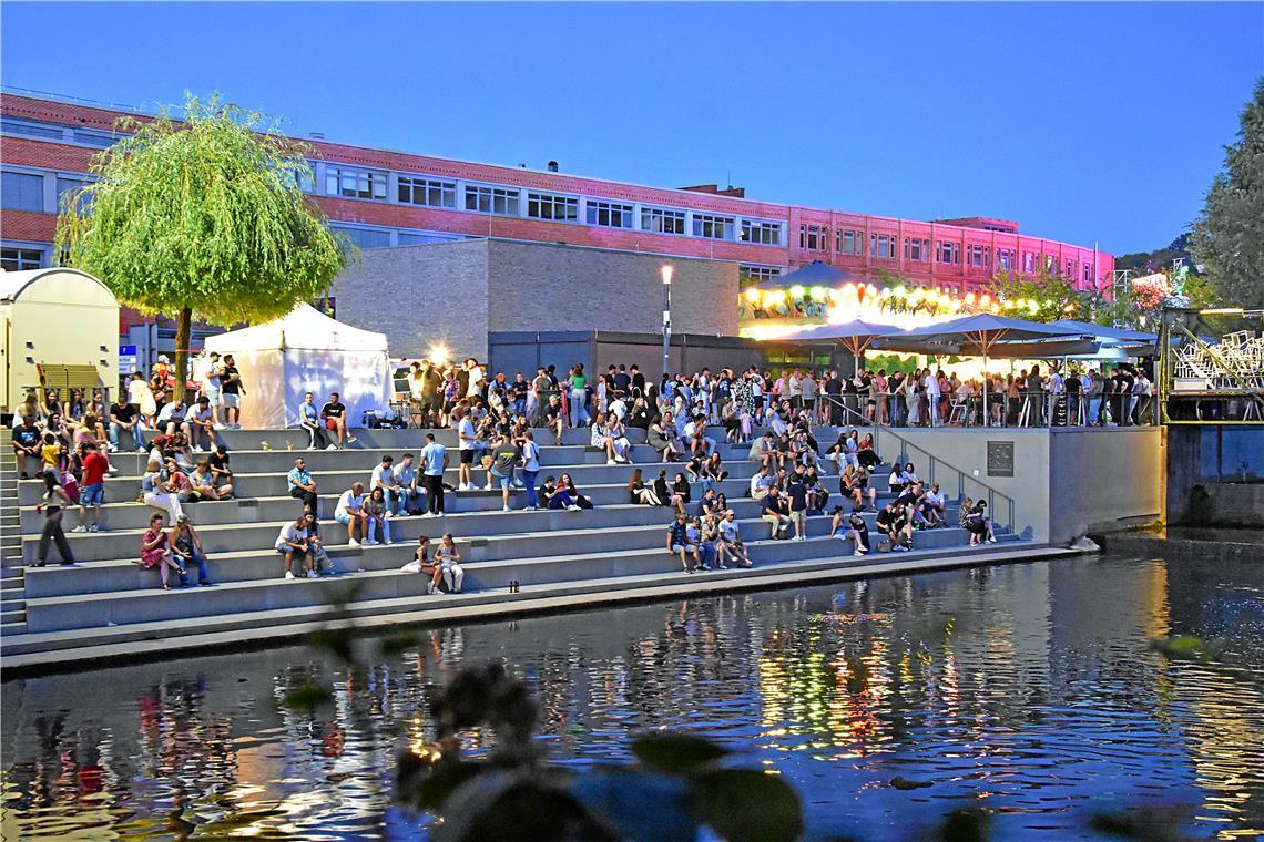 Romantische Stimmung an der Murr beim Straßenfest 2025  in Backnang.