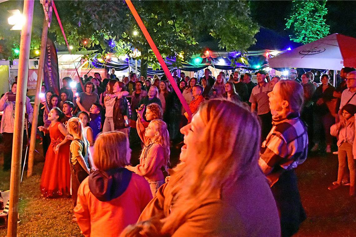 Romantische Stimmung beim Auftritt von Ronis Goliath.   Sommerpalast Samstag 202...