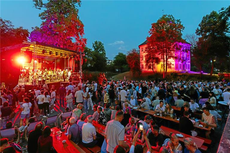 Romantische Stimmung im Umfeld des Rathauses. Foto: Alexander Becher