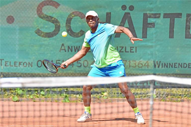 Ronald Agenor gewinnt zwar Einzel und Doppel für den Ober-Mörler TC, der Gesamtsieg geht aber an die TSG Backnang. Foto: Tobias Sellmaier
