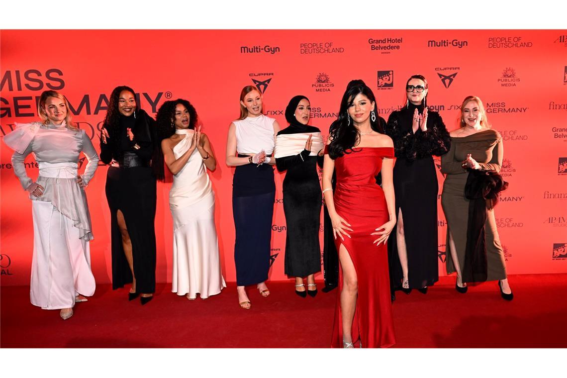 Rose Mondy mit weiteren Finalistinnen der "Miss Germany Awards".
