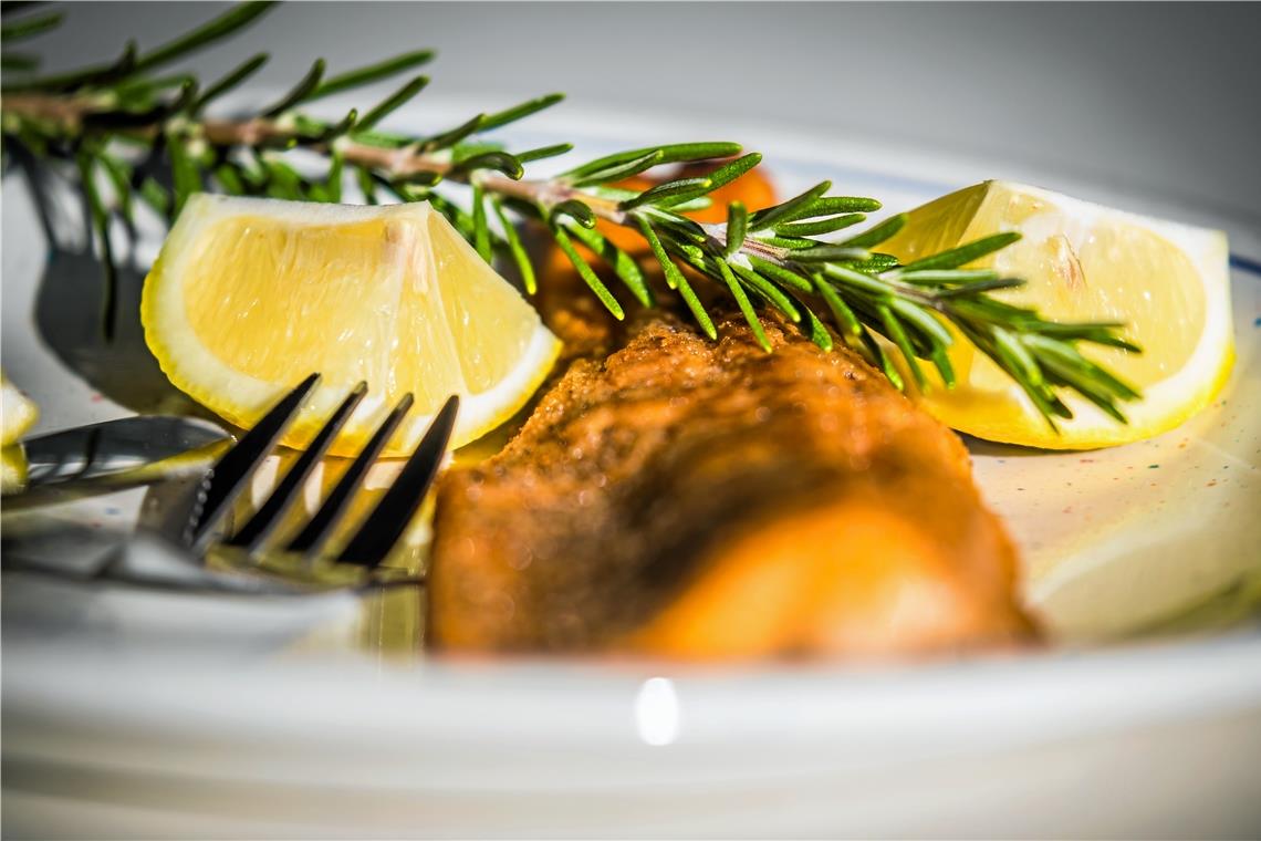 Schwimmende Delikatessen aus der Region Rosmarin verleiht dem Fischgericht noch eine ganz besondere Note.