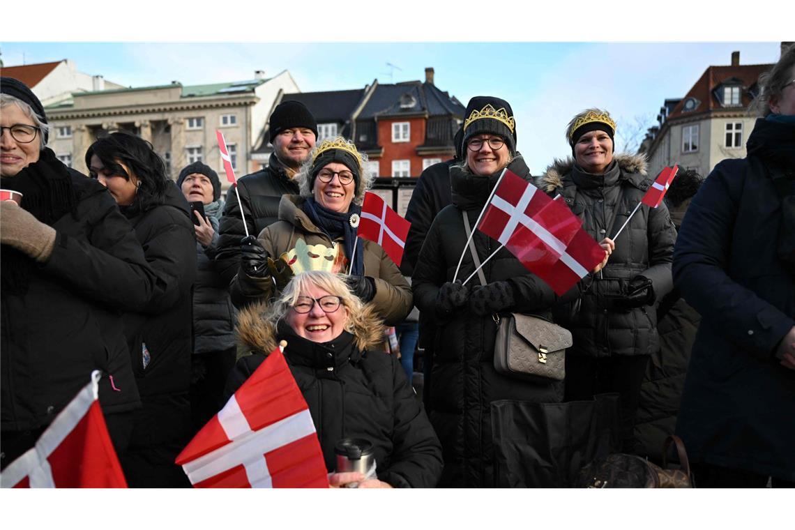 Rot und weiß: Überall in der Hauptstadt sind dänische Fahnen zu sehen, ...