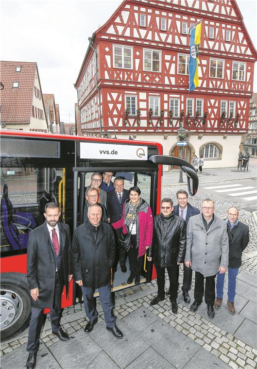 Rote Busse für Backnang und Umgebung: Die Verantwortlichen schlagen im öffentlichen Personennahverkehr ein neues Kapitel auf. Foto: A. Becher
