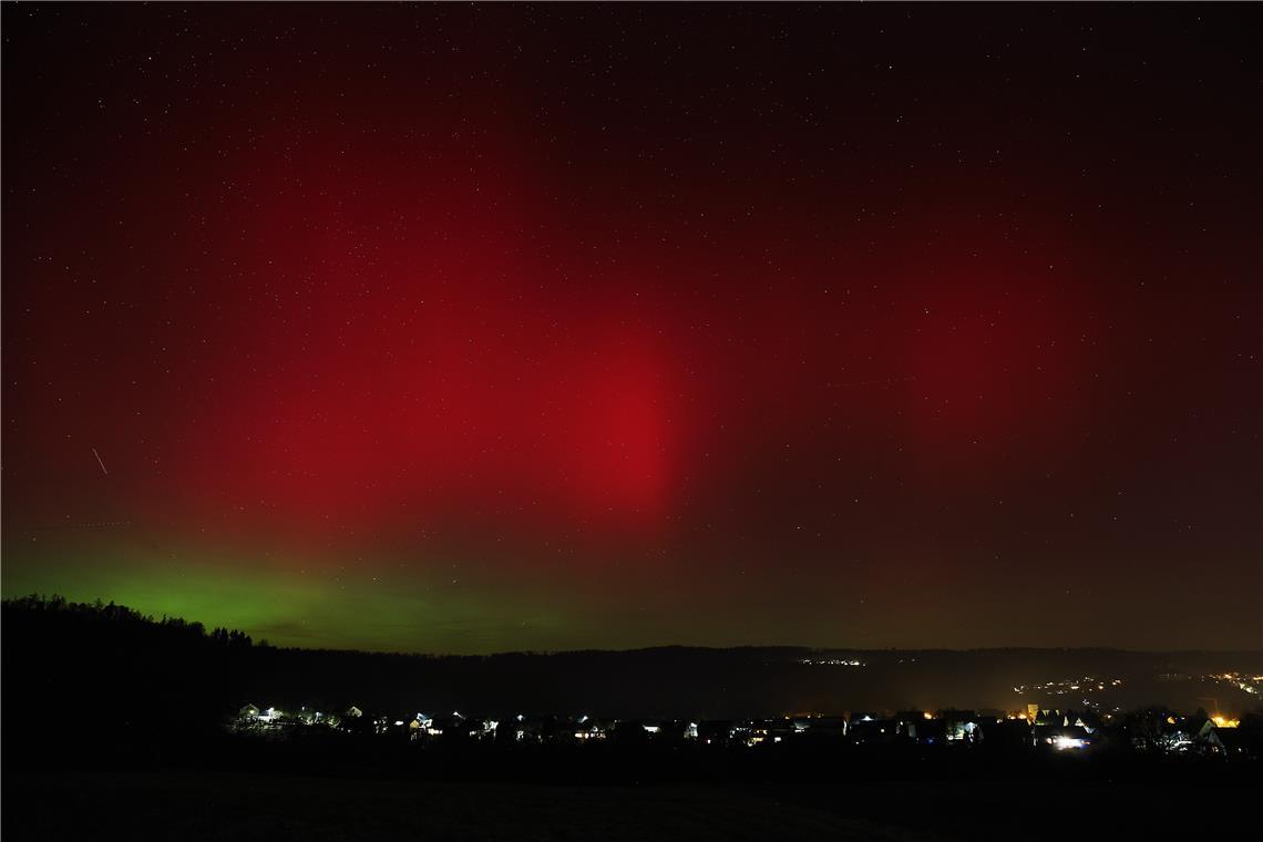 Rote und grüne Lichter funkelten leuchtend über Oppenweiler.