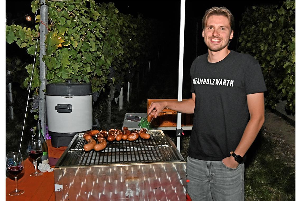 Rote vom Grill gibt es beim #TEAMHOLZWARTH. Kelter. Wein. Berg. Wandern und Geni...
