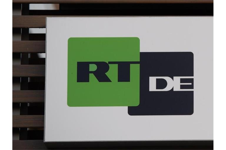„RT DE“ steht in der Kritik, Propaganda des Kremls und Desinformation zu verbreiten. Foto: Paul Zinken/dpa