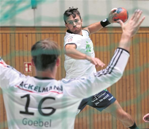 Ruben Sigle (beim Wurf) war mit 15 Treffern bester Torschütze des HCOB.Foto: A. Hornauer