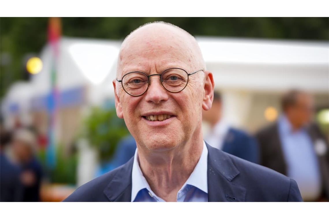 Rudolf Scharping, ehemaliger Verteidigungsminister, aufgenommen während des Hoffestes vor dem Roten Rathaus.