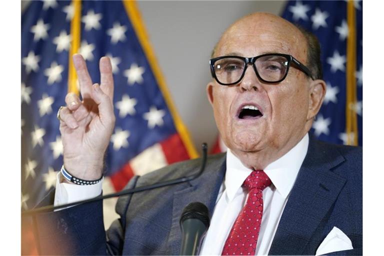 Rudy Giuliani ist ein treuer Weggefährte von Trump, brachte ihn aber bereits mehrfach in Schwierigkeiten. Foto: Jacquelyn Martin/AP/dpa