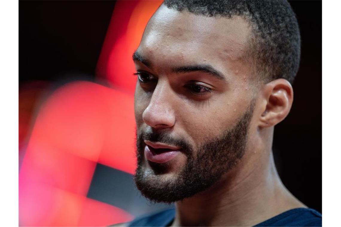 Rudy Gobert von den Utah Jazz will dem Hallen-Personal während der Unterbrechung der Saison helfen. Foto: Swen Pförtner/dpa