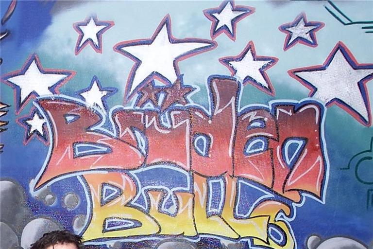 Rückblick ins Jahr 2002: Damals wurde im alten Schulhaus in Unterbrüden ein neuer Jugendraum eingeweiht. Das waren noch Zeiten. Archivfoto: Andrea Wahl