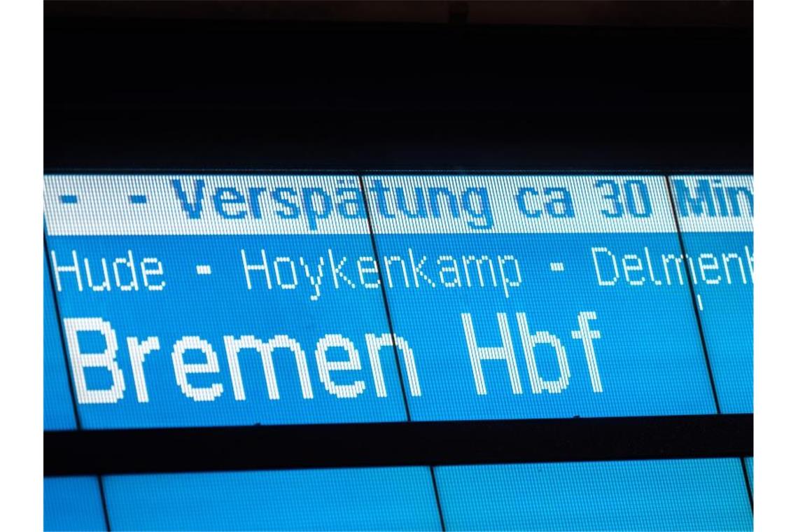 Bahn: Online-Rückerstattung kommt im Juni Rückerstattungen bei Verspätungen können bei der Bahn bald online beantragt werden. Foto: Mohssen Assanimoghaddam/dpa/Symbolbild
