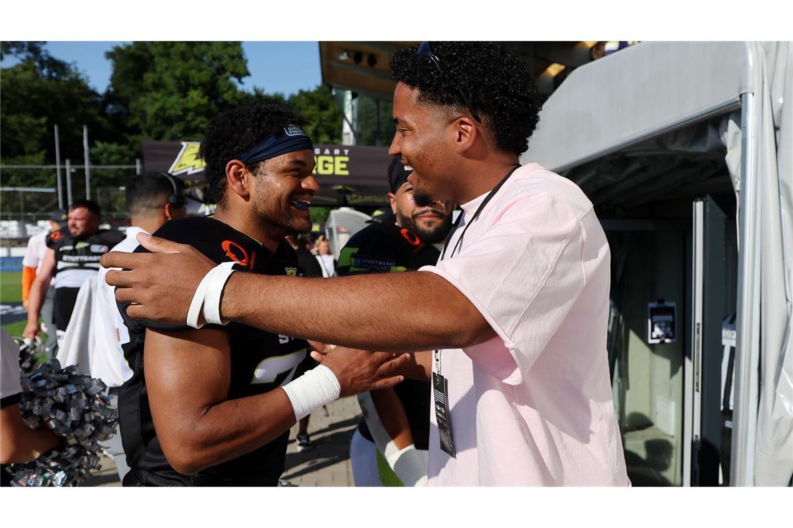 Football als Beruf – das gibt Lenny Krieg einen Kick Rückkehr nach Stuttgart: Lenny Krieg (re.) mit seinem früheren Surge-Kollegen Giuseppe Della Vecchia.