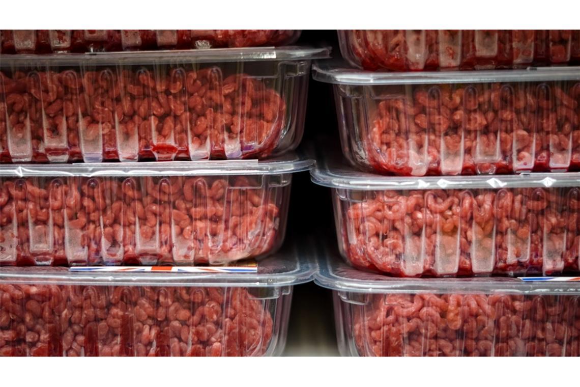 Rückruf bei Netto: Putenhackfleisch wegen Salmonellen aus dem Verkehr gezogen. Erfahren Sie, welche Charge betroffen ist und was Verbraucher jetzt tun sollten.