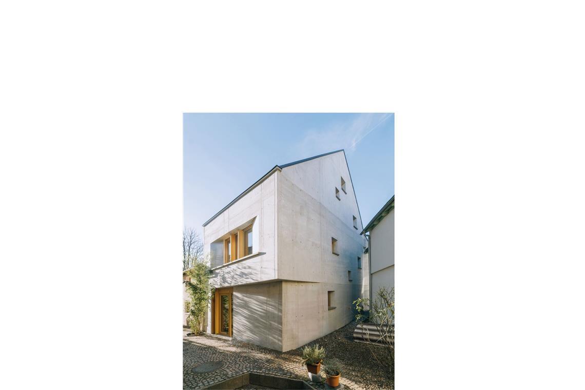 Die besten einfachen Häuser Europas – auch von Stuttgarter Architekten Rückwärtige Ansicht des Hauses in Biberach.