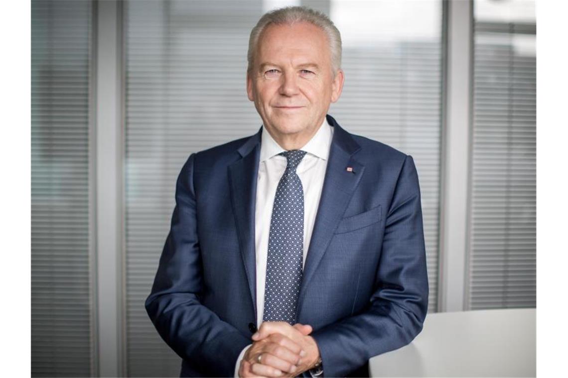 Rüdiger Grube, damals Vorstandsvorsitzender der Deutsche Bahn AG, aufgenommen während eines Interviews bei der dpa in Berlin. Foto: Michael Kappeler/dpa/Archivbild