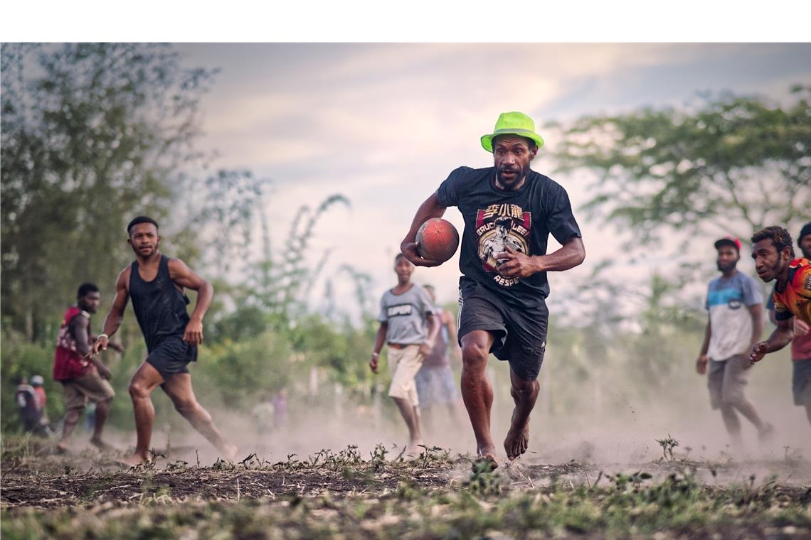 Sternstunden der Fotografie voller Emotionen Rugby-Spieler, fotografiert von Julian Kugler aus Althütte. Für die Aufnahme bekam Kugler den ersten Preis in der Kategorie „Fit & Fun“.