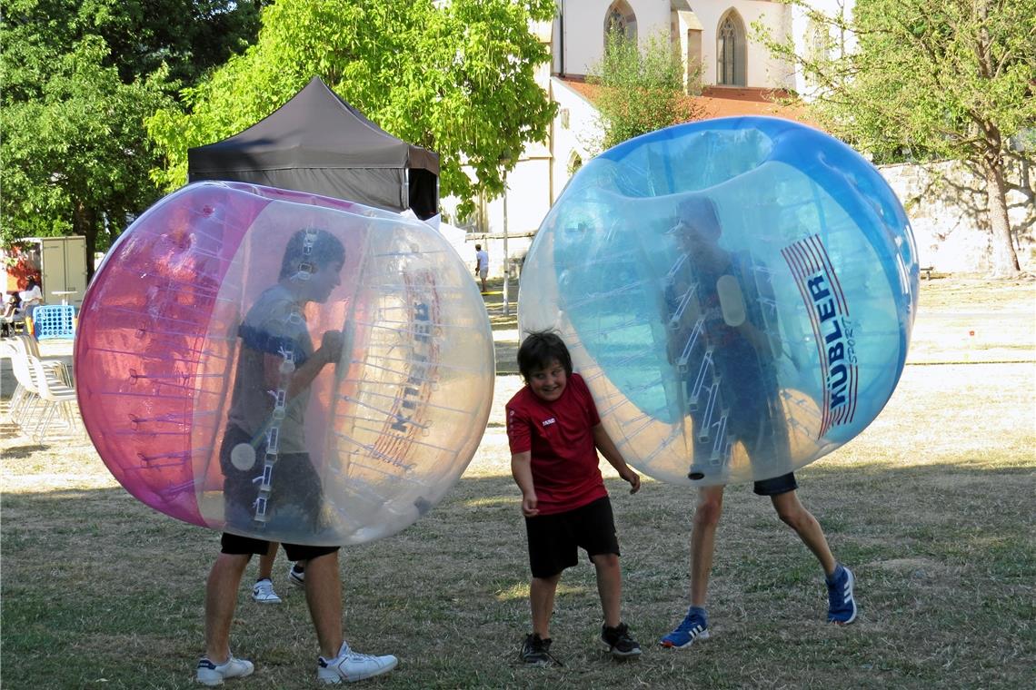 Rumtollen beim Bubble Soccer macht einfach Spaß. Foto: Christine Schick