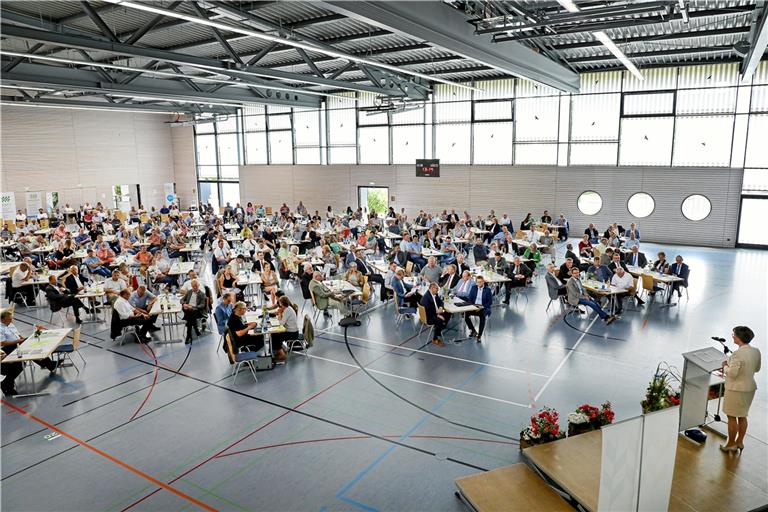 Rund 200 Gäste wurden beim Bauerntag in der Carl-Julius-Weber-Halle in Kupferzell verzeichnet, wo sie auch von Staatssekretärin Sabine Kurtz begrüßt wurden. Foto: Ufuk Arslan