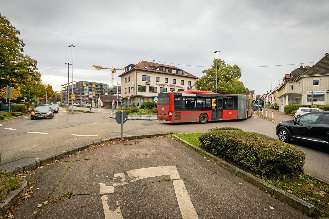 Neuer Kawag-Kreisverkehr soll Staus in Backnang reduzieren Rund 28000 Fahrzeuge fahren jeden Tag durch den sogenannten Kawag-Kreisel. Im Berufsverkehr staut sich hier regelmäßig der Verkehr. Foto: Alexander Becher