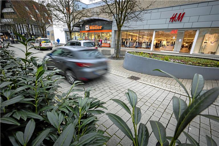 Rund 3000 Autos rollen jeden Tag durch die Grabenstraße. Stadtverwaltung und Gemeinderat wollen diese Zahl deutlich reduzieren. Foto: A. Becher