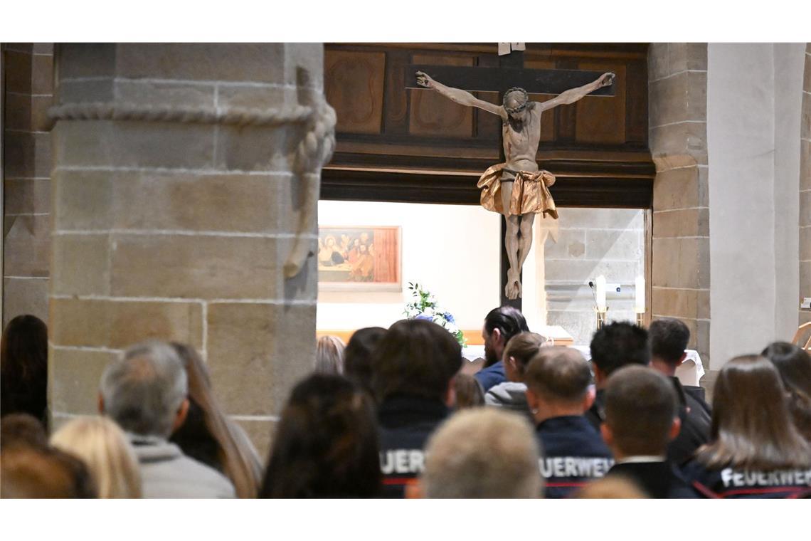 Gedenkfeier für getöteten Zwölfjährigen Rund 400 Menschen kamen zur Gedenkfeier nach Niedernhall.