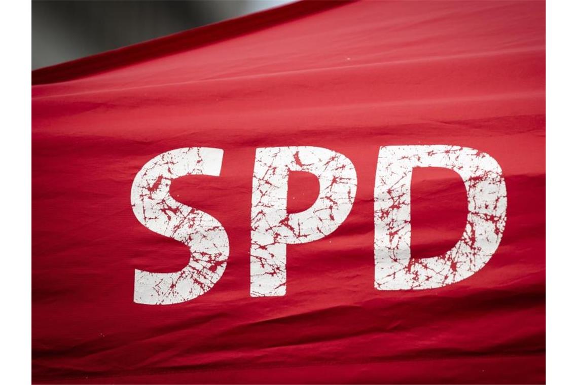 Zunächst keine Bewerbung für SPD-Parteivorsitz Rund 438.000 SPD-Mitglieder sollen per Brief oder online über die Kandidaten abstimmen. Foto: Alexander Prautzsch/Archiv
