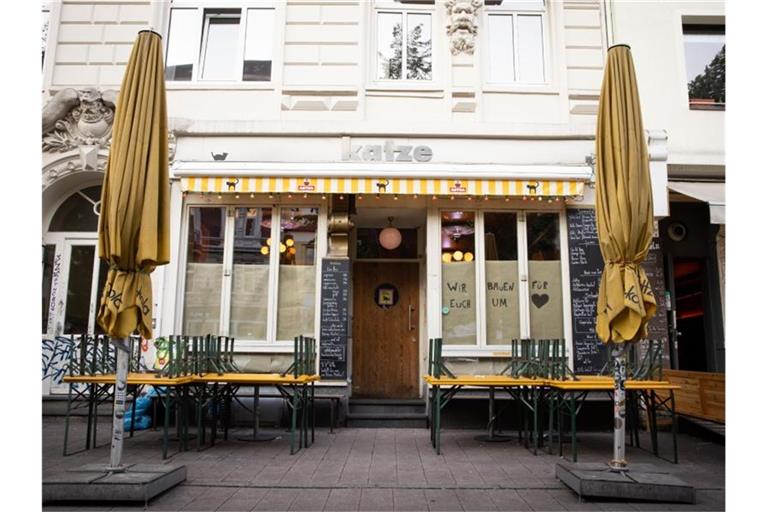 Rund 600 Gäste der Bar „Katze“ im Hamburger Schanzenviertel könnten sich mit dem Coronavirus angesteckt haben. Foto: Christian Charisius/dpa