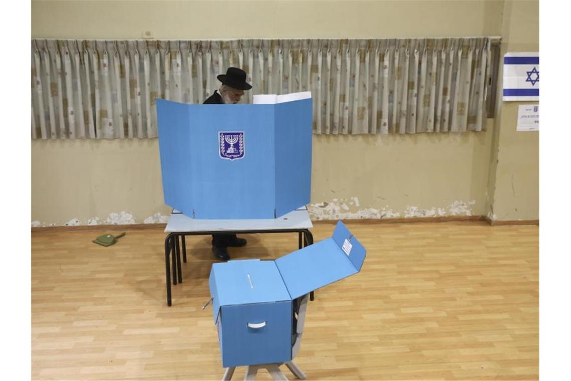 Rund 6,5 Millionen Wahlberechtigte sind in Israel aufgerufen, die 120 Mitglieder der 23. Knesset in Jerusalem zu bestimmen. Foto: Oded Balilty/AP/dpa