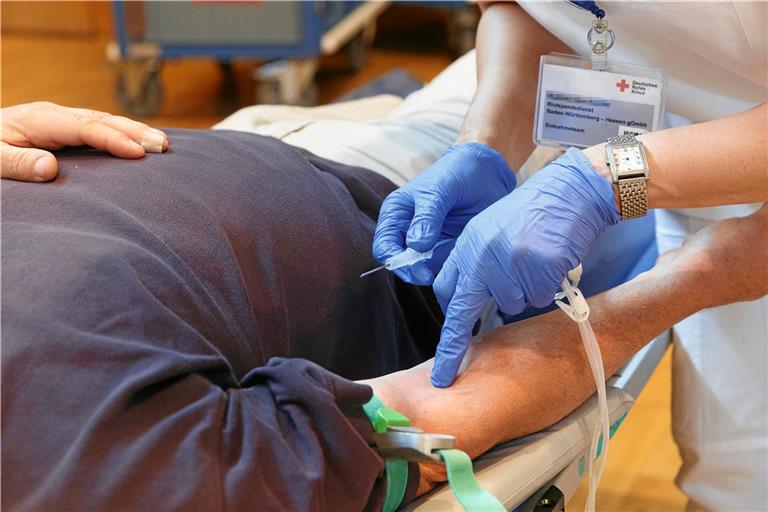 Rund eine Stunde Zeit sollte man für die Blutspende einplanen. Die Entnahme selbst dauert nur etwa zehn Minuten. Archivfoto: Jörg Fiedler