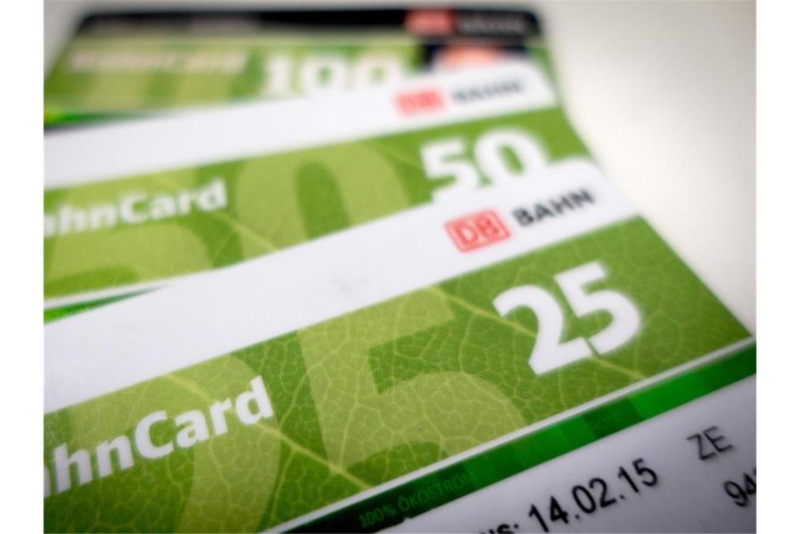 Rund fünf Millionen Fahrgäste besitzen eine Bahncard 50 oder 25. Foto: Kay Nietfeld/dpa