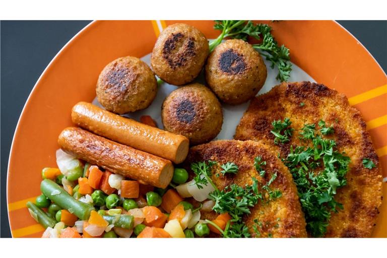 Rund vier Prozent bezeichneten ihre Ernährung im Nationalen Ernährungsmonitoring als vegetarisch. Etwa ein Prozent gab an, sich vegan zu ernähren. (Archivbild)