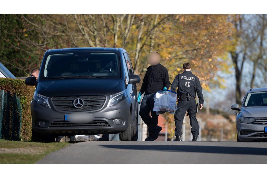 Rund zehn Stunden dauerten die Durchsuchungen am Donnerstag im Mordfall Fabian an.