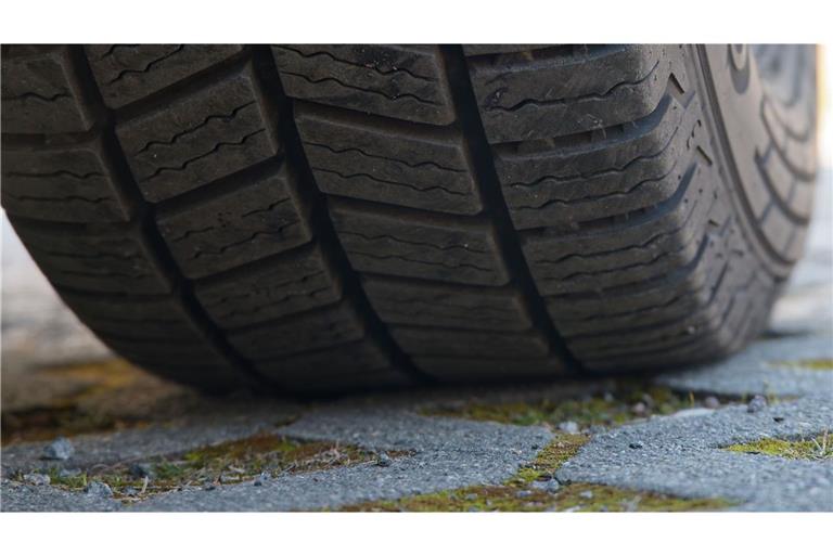 Rund zwei Drittel an Mikroplastik in der Luft gehen auf Reifenabrieb zurück.