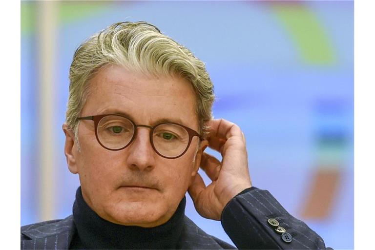 Rupert Stadler, ehemaliger Vorstandsvorsitzender der Audi AG, sitzt vor Beginn des Verhandlungstages im Landgericht München. Foto: Christof Stache/AFP Pool/dpa