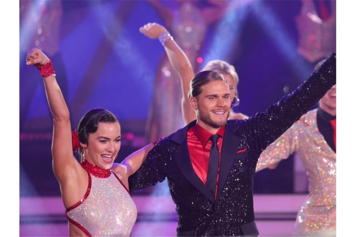 Ex-Kicker Rúrik Gíslason siegt bei „Let's Dance“ Rúrik Gíslason und Renata Lusin setzten sich gegen zwei andere Tanzpaare durch. Foto: Andreas Renz/Getty/POOL/dpa