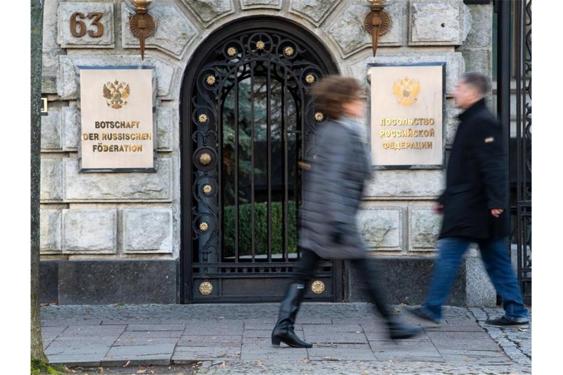 Russische Botschaft in Berlin-Mitte: Der mutmaßliche Auftragsmord an einem Georgier hat eine diplomatische Krise zwischen Deutschland und Russland ausgelöst. Foto: Bernd von Jutrczenka/dpa