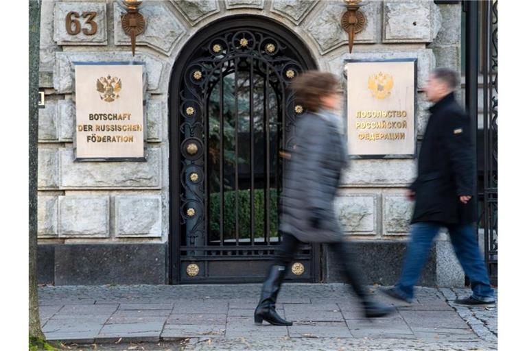 Russische Botschaft in Berlin-Mitte: Der mutmaßliche Auftragsmord an einem Georgier hat eine diplomatische Krise zwischen Deutschland und Russland ausgelöst. Foto: Bernd von Jutrczenka/dpa