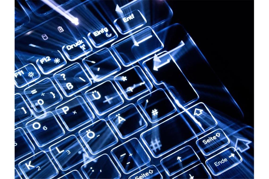 Neue Verfassungsschutz-Warnung vor russischen Cyberattacken Russische Hacker haben Attacken angekündigt. Mit Cyberangriffen und Anschlägen muss laut Verfassungsschutz daher gerechnet werden. Foto: Sebastian Gollnow/dpa