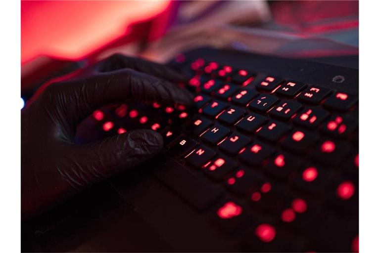 Russische Hacker sollen in den USA unter anderem Ministerien, Behörden und Firmen angegriffen haben. Foto: Nicolas Armer/dpa